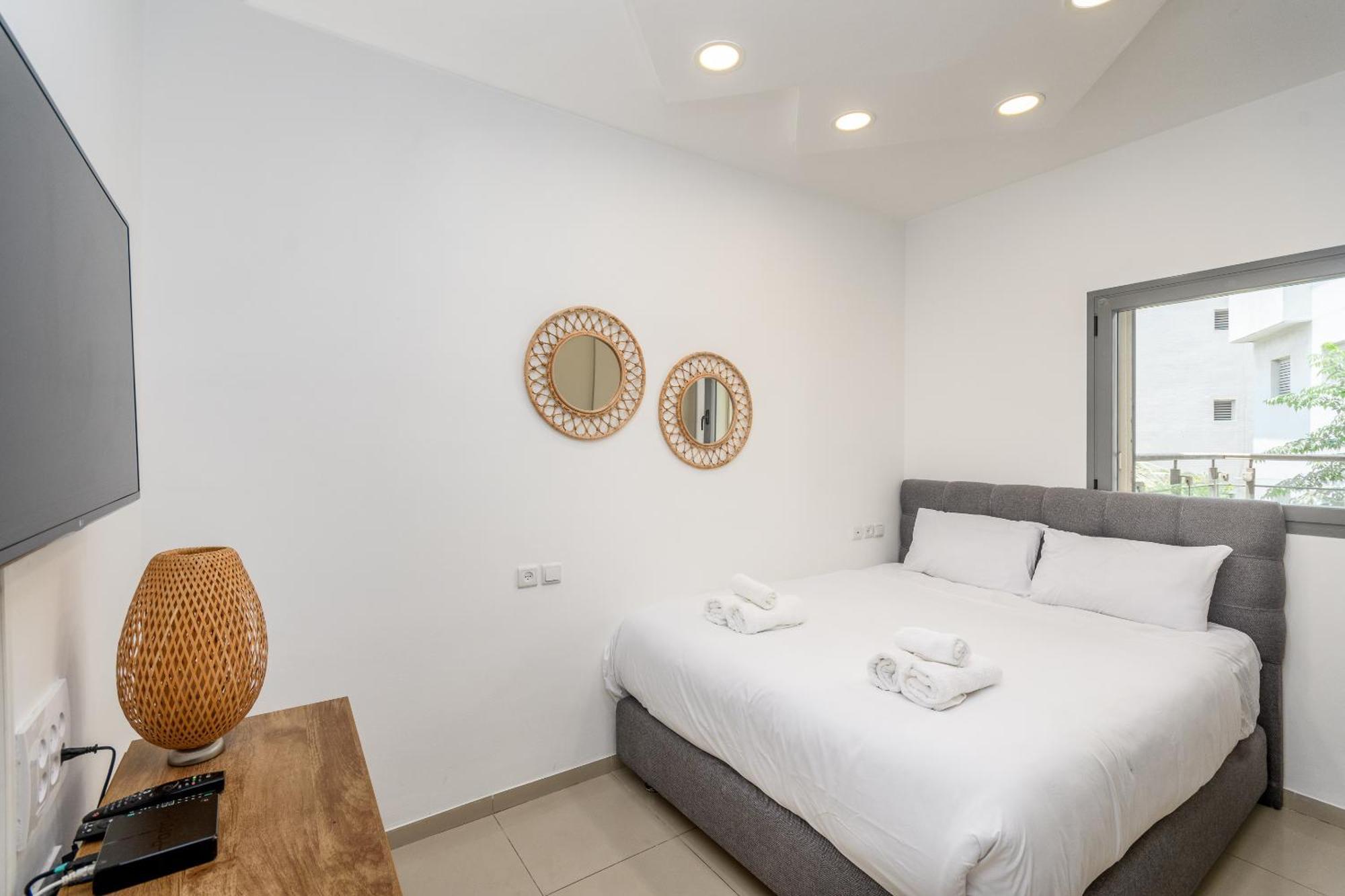 Very Nice 1 Bdr Apartment 2 Min From The Beach ! Тель-Авив Экстерьер фото